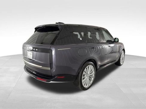 Used 2025 Land Rover Range Rover SE AWD/4WD image 8