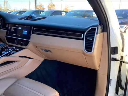 Used 2019 Porsche Cayenne image 17