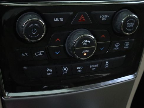 Used 2021 Jeep Grand Cherokee Limited w/ Premium Lighting Group AWD/4WD image 14
