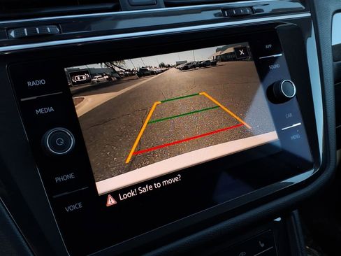 Certified 2024 Volkswagen Tiguan SE image 31