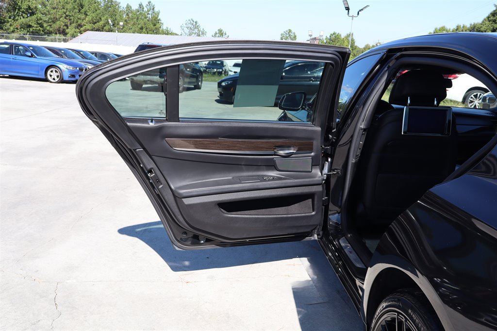 Used 2015 BMW 750Li RWD image 43