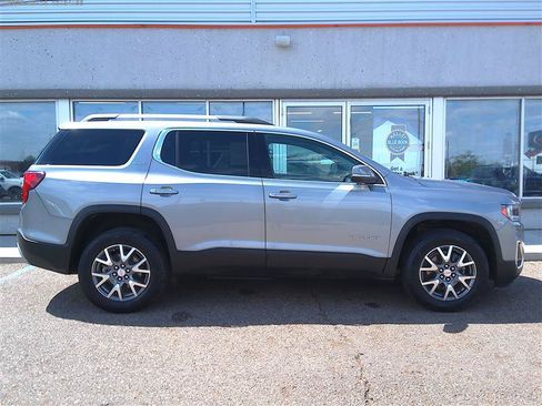 Used 2023 GMC Acadia SLT AWD/4WD image 4