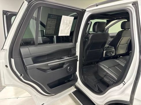 Used 2018 Ford Expedition XLT w/ Equipment Group 202A AWD/4WD image 26