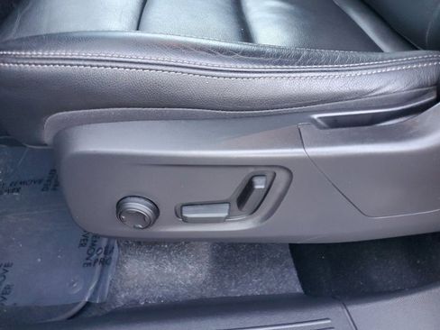 Used 2021 Volvo XC40 T5 Momentum w/ Protection Package Premier image 15