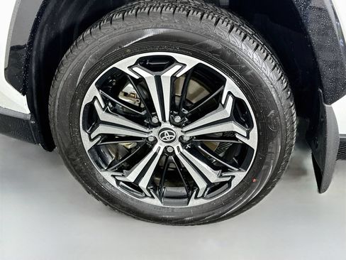 Certified 2025 Toyota RAV4 XSE w/ Premium Package AWD/4WD image 33