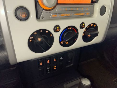 Used 2010 Toyota FJ Cruiser 4WD image 18