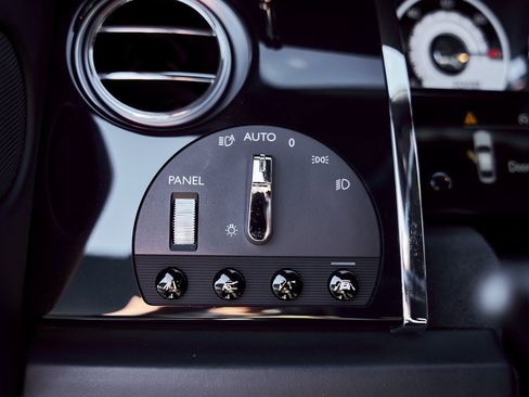 Used 2015 Rolls-Royce Wraith image 46