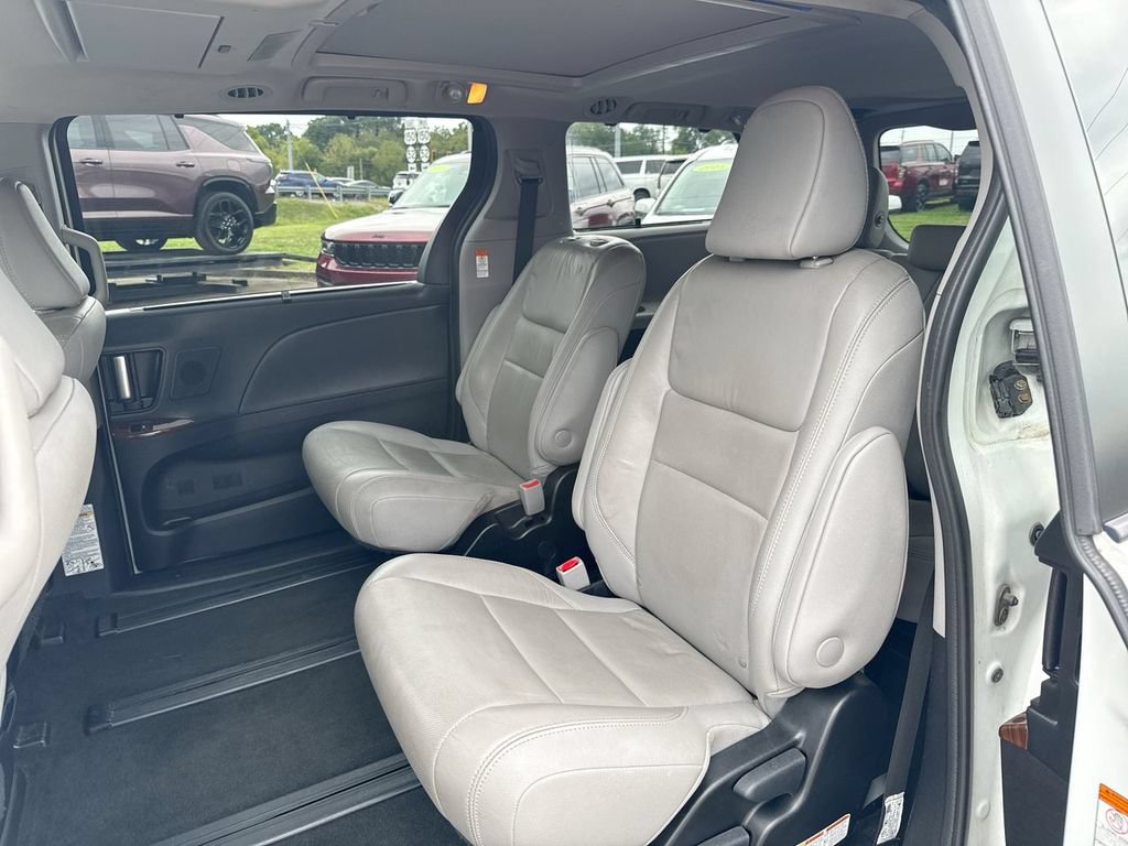 Used 2018 Toyota Sienna Limited Premium w/ Carpet Mat Package AWD/4WD image 14