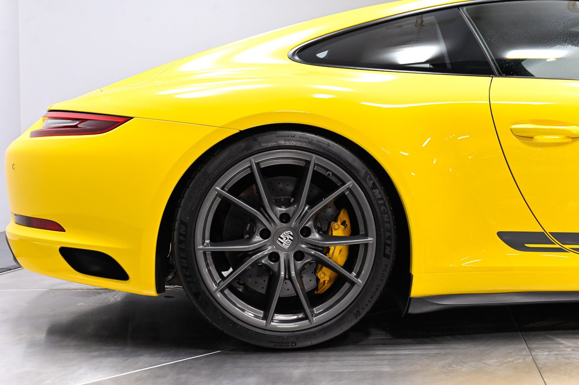Used 2018 Porsche 911 Carrera T RWD image 16