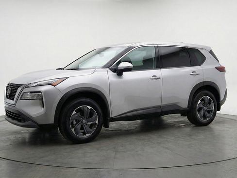 Used 2025 Nissan Rogue SV image 3