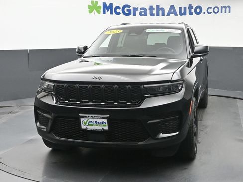 Used 2023 Jeep Grand Cherokee Altitude AWD/4WD image 22