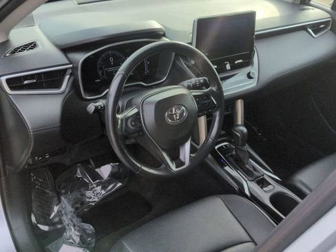 Used 2023 Toyota Corolla Cross XLE image 11