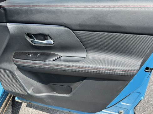 Used 2025 Nissan Kicks SR w/ SR Premium Package FWD image 11