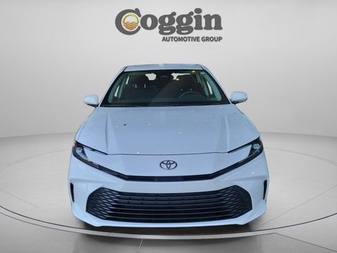 Used 2025 Toyota Camry LE image 5