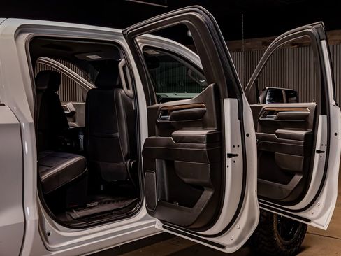 Used 2022 Chevrolet Silverado 1500 LT Trail Boss w/ LT Trail Boss Premium Package image 28