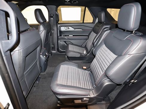 New 2026 Ford Explorer ST-Line w/ ST-Line Street Pack image 14