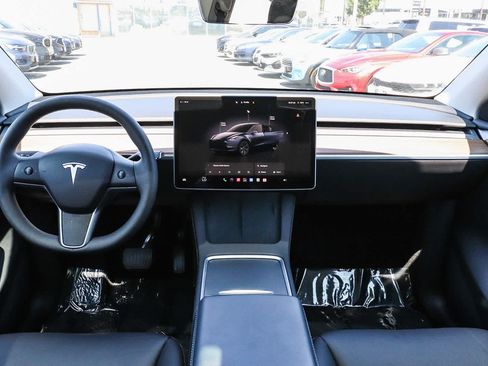 Used 2024 Tesla Model Y Long Range AWD/4WD image 16