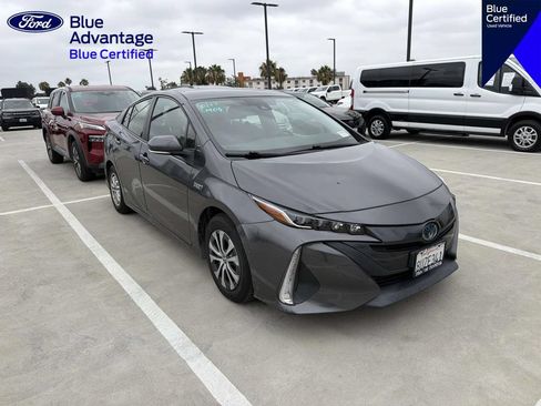 Used 2021 Toyota Prius Prime XLE w/ Carpet Mat Package (TMS) FWD image 17