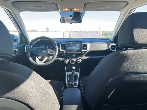 Used 2025 Hyundai Venue SEL image 29