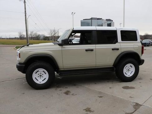 New 2026 Ford Bronco Heritage Edition image 3