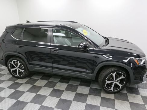 Used 2025 Volkswagen Taos SEL image 5