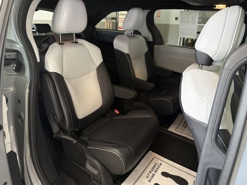 Used 2025 Toyota Sienna XSE w/ XSE Plus Package image 36