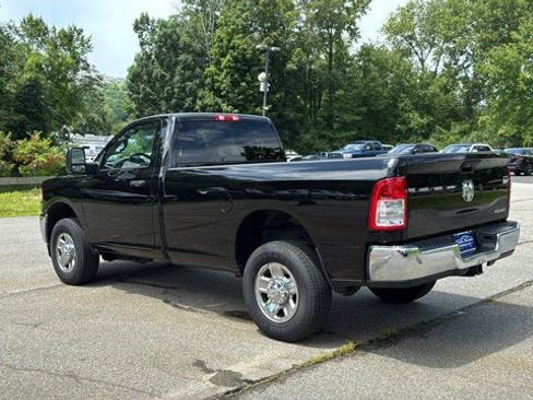 Used 2024 RAM 2500 Tradesman w/ Chrome Appearance Group AWD/4WD image 8