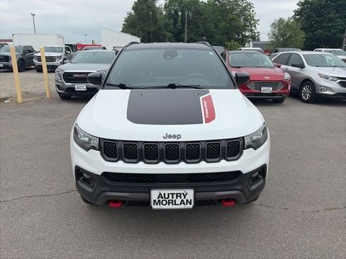 Used 2023 Jeep Compass Trailhawk w/ Trailhawk Convenience Group AWD/4WD image 9