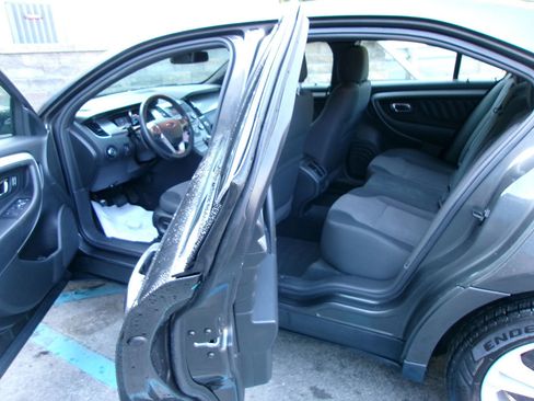 Used 2016 Ford Taurus SEL image 12