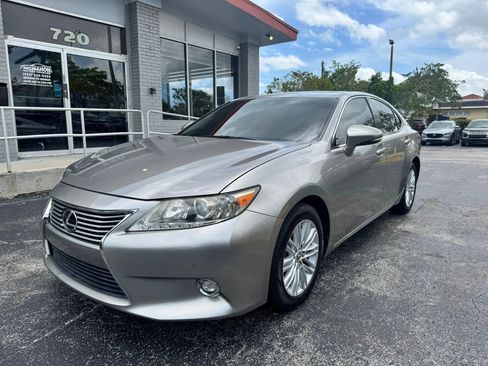 Used 2015 Lexus ES 350 w/ Luxury Pkg & Navigation w/ Luxury Package FWD image 1