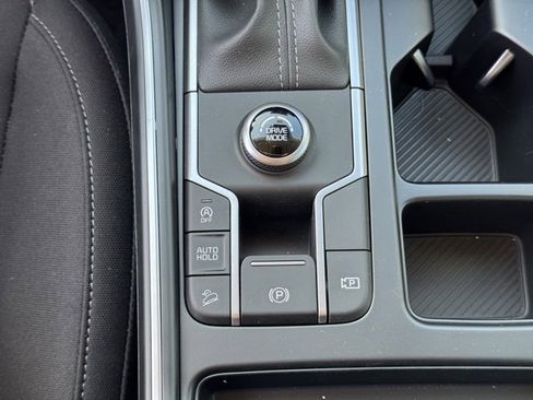 Certified 2025 Kia Sorento LX image 27