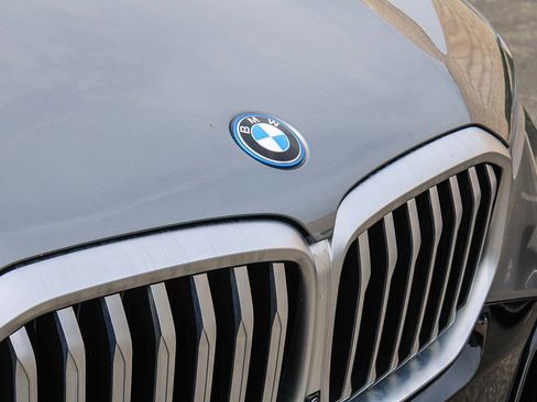 Used 2024 BMW X5 xDrive50e image 9