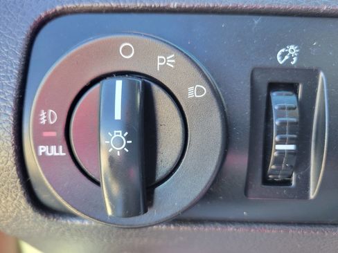 Used 2005 Ford Mustang Coupe RWD image 16