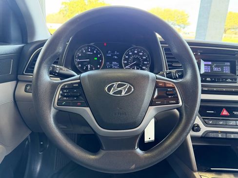 Used 2017 Hyundai Elantra SE FWD image 10