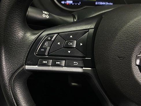 Used 2019 Nissan Kicks FWD image 30