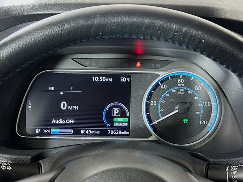 Used 2018 Nissan Leaf SV w/ SV Technology Package FWD image 12