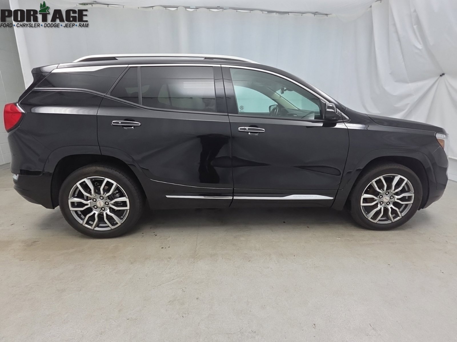 Used 2023 GMC Terrain Denali w/ LPO, Floor Liner Package AWD/4WD image 8