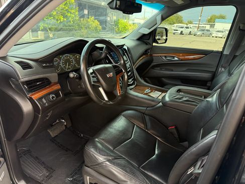 Used 2015 Cadillac Escalade Premium RWD image 9