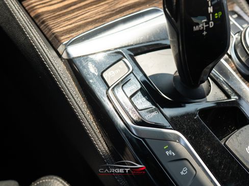 Used 2018 BMW 540i xDrive image 38