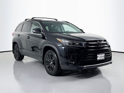 Used 2019 Toyota Highlander SE image 3