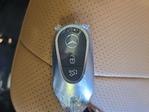 Certified 2025 Mercedes-Benz CLE 300 4MATIC Coupe image 40