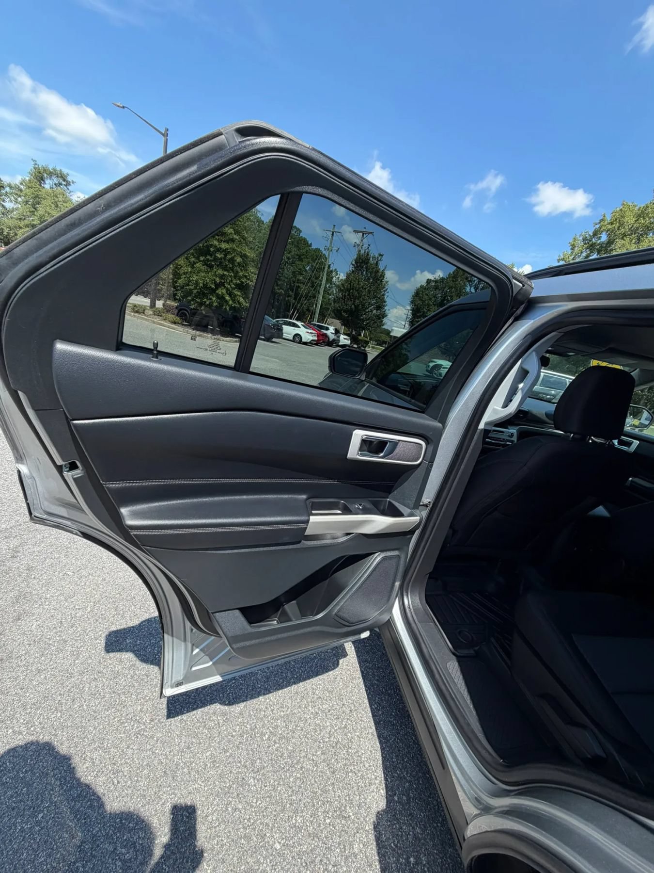 Used 2022 Ford Explorer XLT w/ Class IV Trailer Tow Package RWD image 19