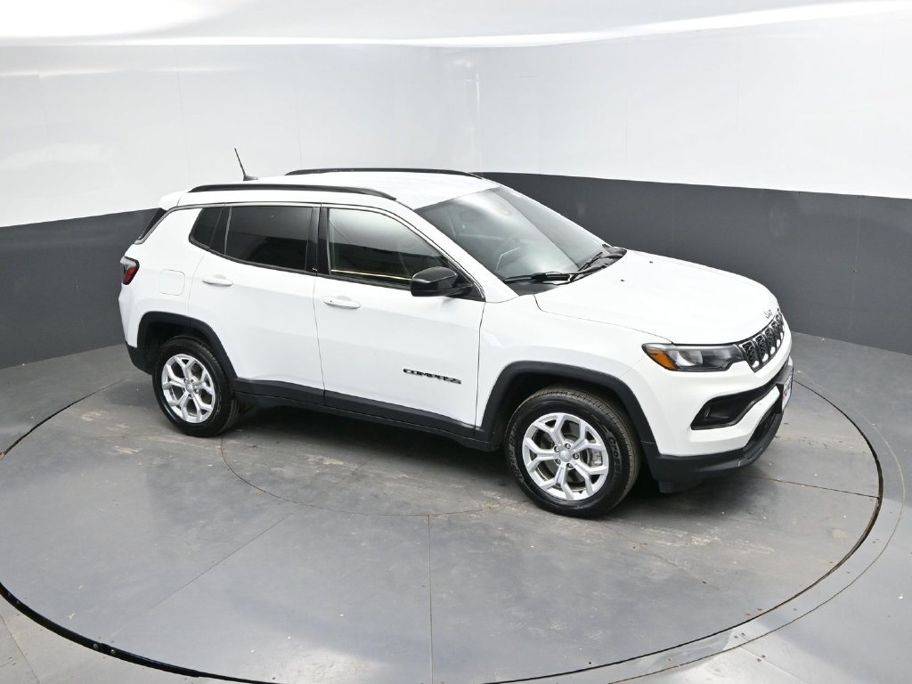 Used 2024 Jeep Compass Latitude AWD/4WD image 24