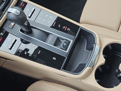 Certified 2025 Porsche Macan image 20