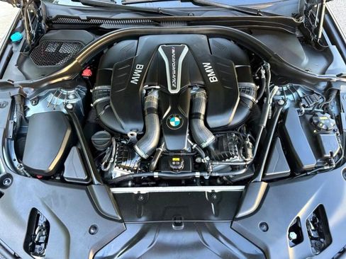 Used 2019 BMW M550i xDrive image 30