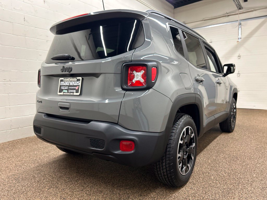 Used 2023 Jeep Renegade Latitude AWD/4WD image 2