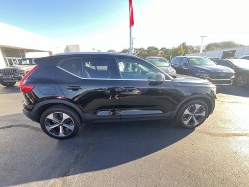 Used 2023 Volvo XC40 B4 Ultimate image 8