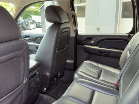Used 2011 Chevrolet Avalanche LT w/ Luxury Package AWD/4WD image 10