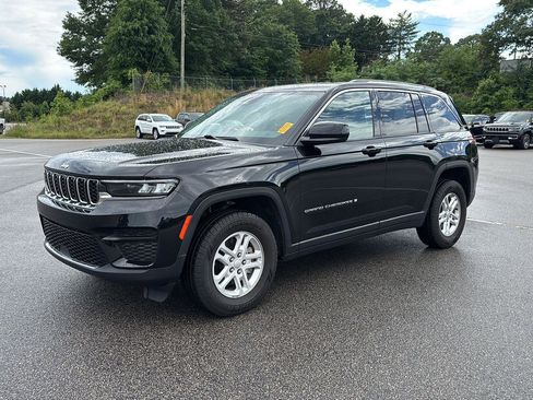 Used 2022 Jeep Grand Cherokee Laredo w/ Luxury Tech Group I AWD/4WD image 1