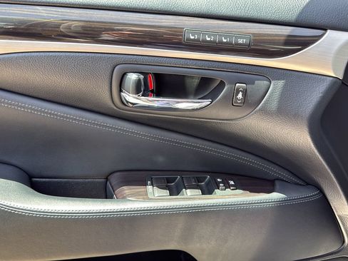 Used 2013 Lexus LS 460 L w/ Preferred Accessory Package RWD image 12